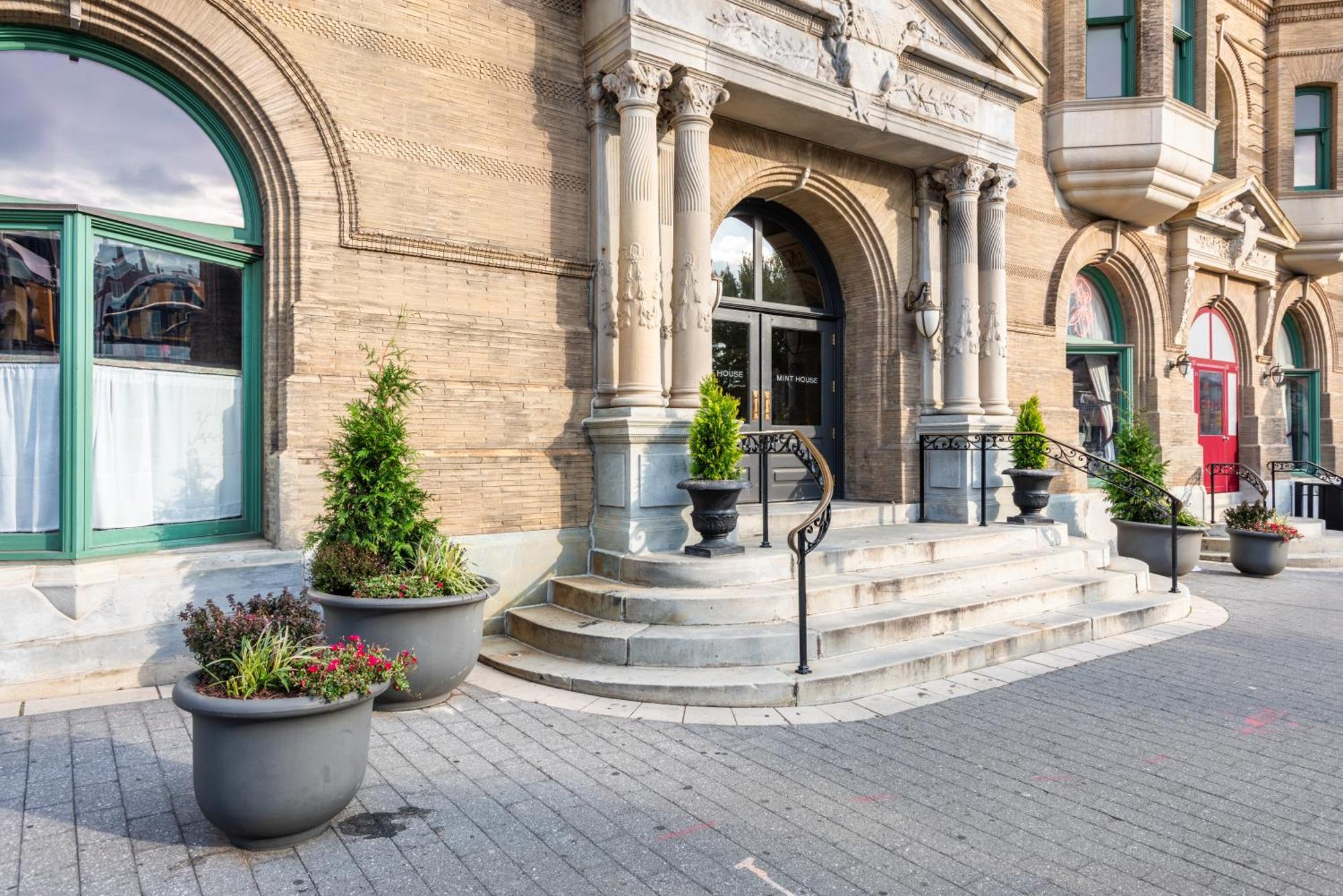 Mint House At The Divine Lorraine Hotel - フィラデルフィア エクステリア 写真